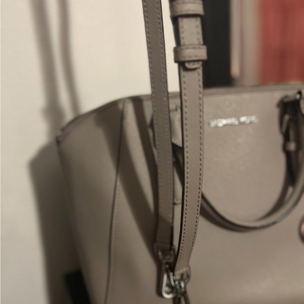 MICHAEL KORS Ciara Satchel Crossbody Handbag Gray/Cement - Picture 4 of 10